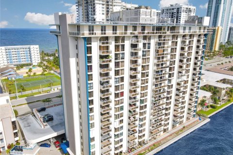 Condo in Hollywood, Florida, 2 bedrooms  № 1695207 - photo 30