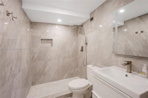 Condo in Hollywood, Florida, 2 bedrooms  № 1695207 - photo 10