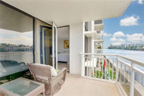 Condo in Hollywood, Florida, 2 bedrooms  № 1695207 - photo 19