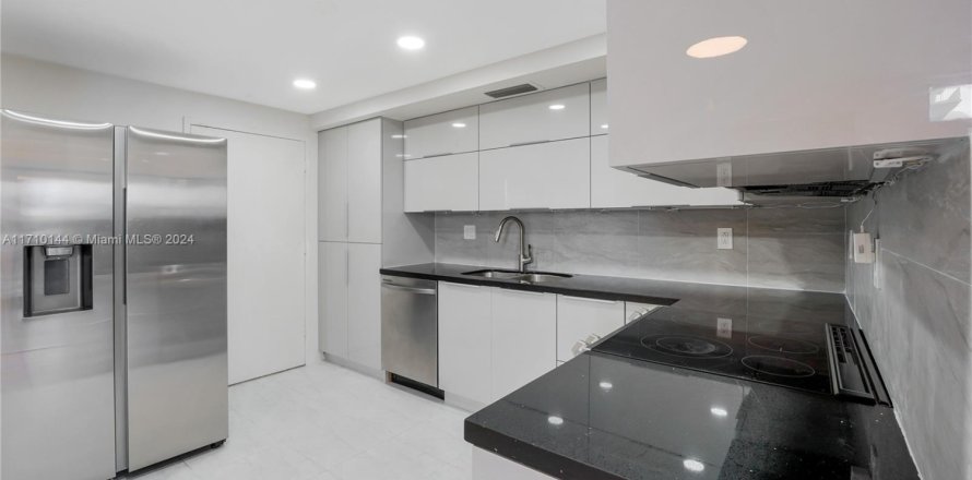 Condo in Hollywood, Florida, 2 bedrooms № 1695207