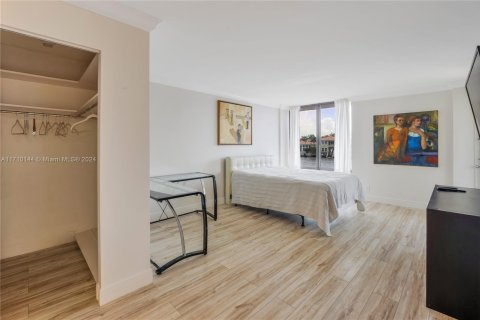 Condo in Hollywood, Florida, 2 bedrooms  № 1695207 - photo 11