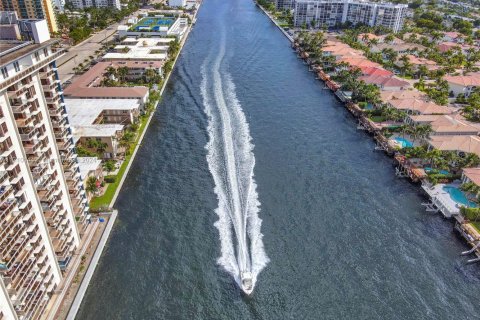 Condo in Hollywood, Florida, 2 bedrooms  № 1695207 - photo 21