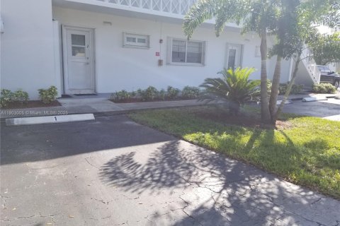 Copropriété à louer à Hollywood, Floride: 1 chambre, 55.74 m2 № 1955508 - photo 4