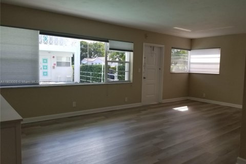 Copropriété à louer à Hollywood, Floride: 1 chambre, 55.74 m2 № 1955508 - photo 5