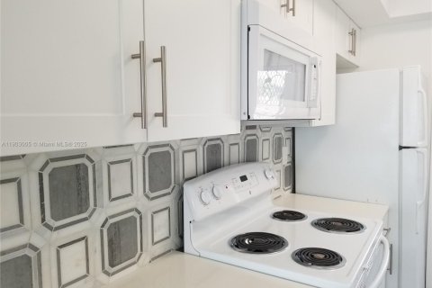 Copropriété à louer à Hollywood, Floride: 1 chambre, 55.74 m2 № 1955508 - photo 13