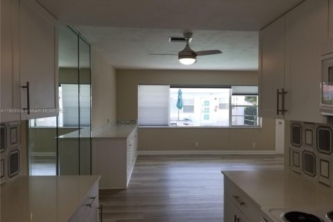 Copropriété à louer à Hollywood, Floride: 1 chambre, 55.74 m2 № 1955508 - photo 10