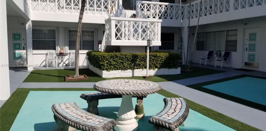 Condo à Hollywood, Floride, 1 chambre  № 1955508