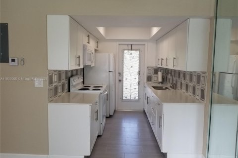 Copropriété à louer à Hollywood, Floride: 1 chambre, 55.74 m2 № 1955508 - photo 8