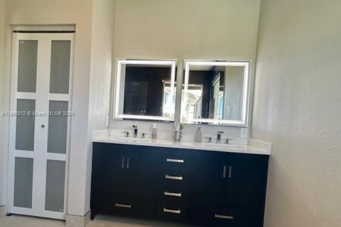 House in Orlando, Florida 4 bedrooms, 189.99 sq.m. № 1947887 - photo 7