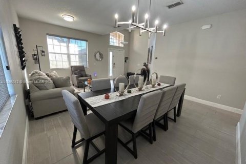 House in Orlando, Florida 4 bedrooms, 189.99 sq.m. № 1947887 - photo 24