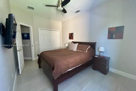 House in Orlando, Florida 4 bedrooms, 189.99 sq.m. № 1947887 - photo 11