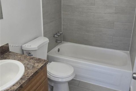 Apartamento en alquiler en Cutler Bay, Florida, 2 dormitorios, 69.68 m2 № 1952318 - foto 10