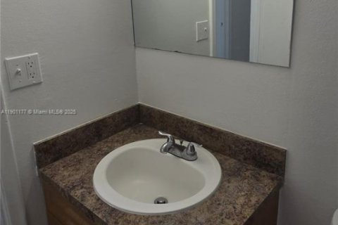Apartamento en alquiler en Cutler Bay, Florida, 2 dormitorios, 69.68 m2 № 1952318 - foto 12