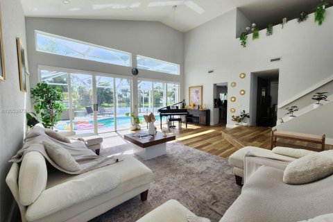 House in Weston, Florida 3 bedrooms, 190.17 sq.m. № 2265590