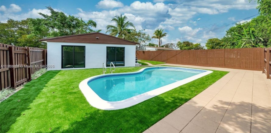 Casa en Hollywood, Florida 3 dormitorios, 80.55 m2 № 1934162