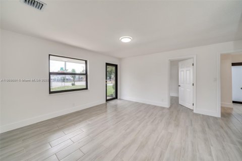 Casa en venta en Hollywood, Florida, 3 dormitorios, 80.55 m2 № 1934162 - foto 12
