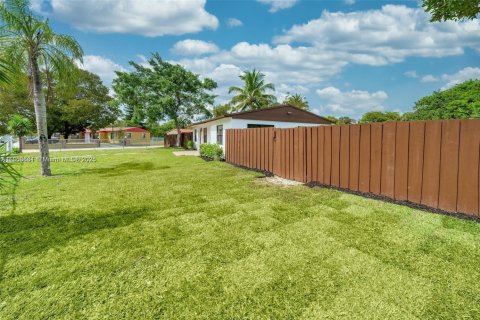 Casa en venta en Hollywood, Florida, 3 dormitorios, 80.55 m2 № 1934162 - foto 17