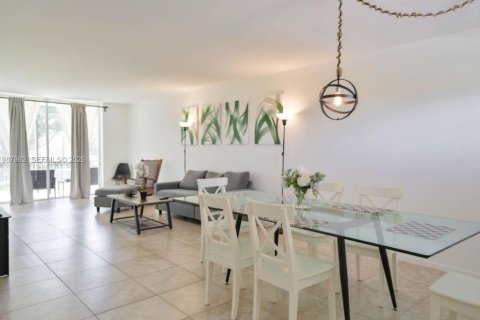 Copropriété à louer à Hollywood, Floride: 1 chambre, 83.61 m2 № 2051289 - photo 5