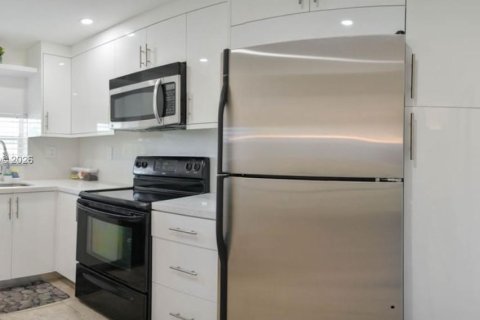 Copropriété à louer à Hollywood, Floride: 1 chambre, 83.61 m2 № 2051289 - photo 6