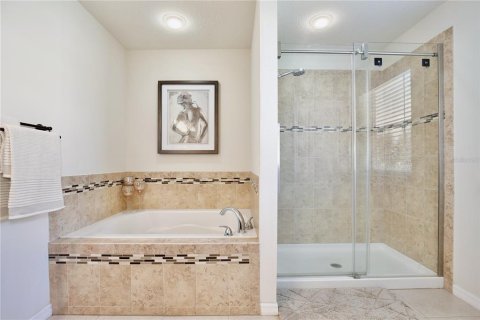 House in Orlando, Florida 4 bedrooms, 265.24 sq.m. № 2112488 - photo 24
