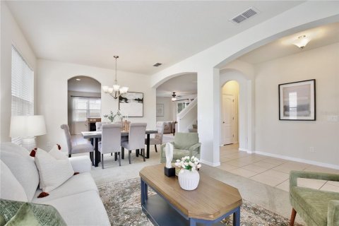 House in Orlando, Florida 4 bedrooms, 265.24 sq.m. № 2112488 - photo 6