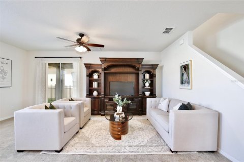 House in Orlando, Florida 4 bedrooms, 265.24 sq.m. № 2112488 - photo 10