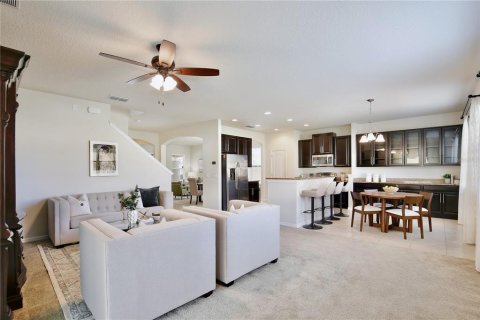 House in Orlando, Florida 4 bedrooms, 265.24 sq.m. № 2112488 - photo 12
