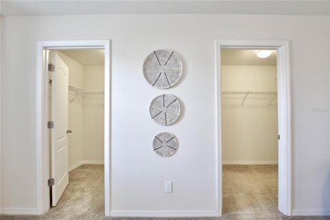 House in Orlando, Florida 4 bedrooms, 265.24 sq.m. № 2112488 - photo 22