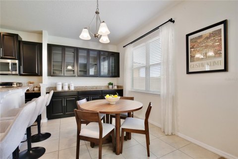 House in Orlando, Florida 4 bedrooms, 265.24 sq.m. № 2112488 - photo 13