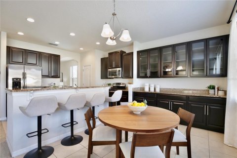 House in Orlando, Florida 4 bedrooms, 265.24 sq.m. № 2112488 - photo 14