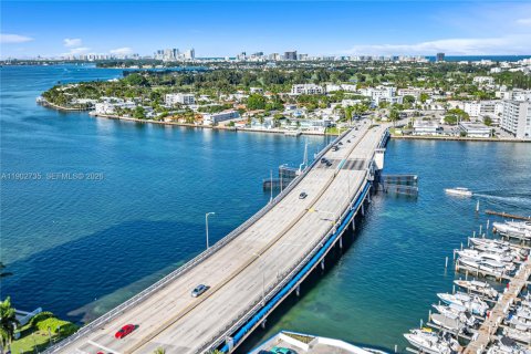 Condo in North Bay Village, Florida, 2 bedrooms  № 2081801 - photo 12