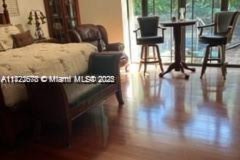 House in Coral Gables, Florida 5 bedrooms, 318.47 sq.m. № 1985012 - photo 24