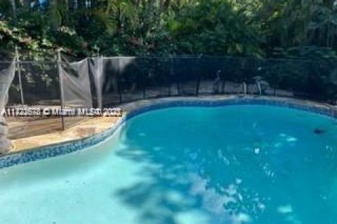 House in Coral Gables, Florida 5 bedrooms, 318.47 sq.m. № 1985012 - photo 8