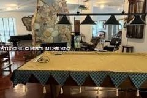 House in Coral Gables, Florida 5 bedrooms, 318.47 sq.m. № 1985012 - photo 14