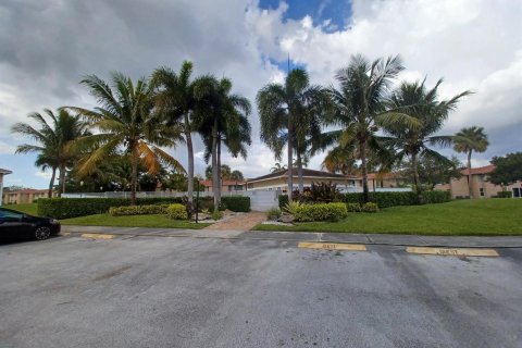 Condo in Coral Springs, Florida, 2 bedrooms № 2187927