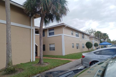 Condo in Coral Springs, Florida, 2 bedrooms № 2187927 - photo 3