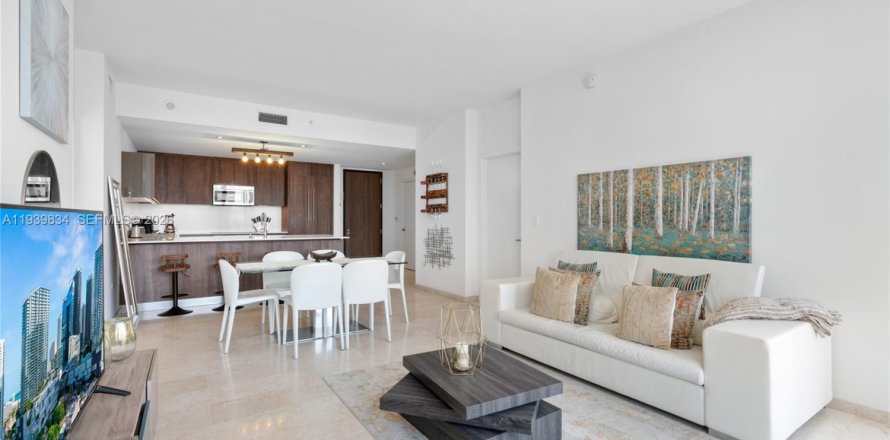 Кондоминиум с 2 спальнями в Майами, Флорида № 2059105