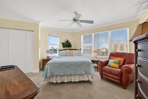 Condo in Daytona Beach Shores, Florida, 3 bedrooms № 2117322 - photo 17