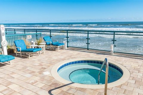 Condo in Daytona Beach Shores, Florida, 3 bedrooms № 2117322 - photo 20