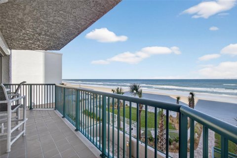 Condo in Daytona Beach Shores, Florida, 3 bedrooms № 2117322 - photo 10