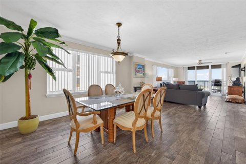 Condo in Daytona Beach Shores, Florida, 3 bedrooms № 2117322 - photo 7
