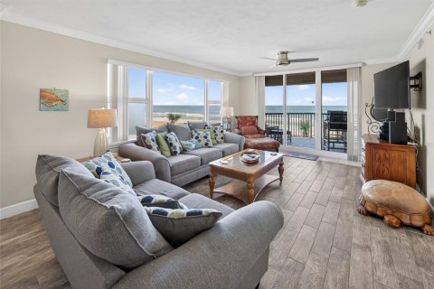 Condo in Daytona Beach Shores, Florida, 3 bedrooms № 2117322 - photo 9