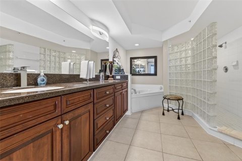 Condo in Daytona Beach Shores, Florida, 3 bedrooms № 2117322 - photo 13