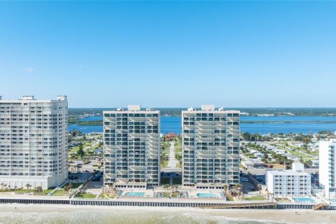 Condo in Daytona Beach Shores, Florida, 3 bedrooms № 2117322 - photo 22