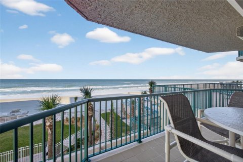 Condo in Daytona Beach Shores, Florida, 3 bedrooms № 2117322 - photo 11
