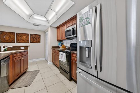 Condo in Daytona Beach Shores, Florida, 3 bedrooms № 2117322 - photo 5
