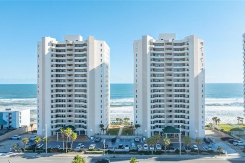 Condo in Daytona Beach Shores, Florida, 3 bedrooms № 2117322