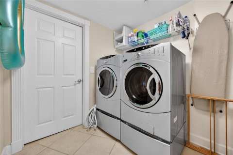 Condo in Daytona Beach Shores, Florida, 3 bedrooms № 2117322 - photo 19