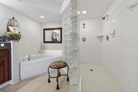 Condo in Daytona Beach Shores, Florida, 3 bedrooms № 2117322 - photo 14