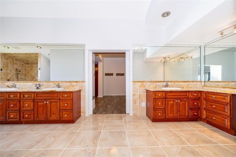 Casa en venta en Geneva, Florida, 4 dormitorios, 374.21 m2 № 1733018 - foto 18